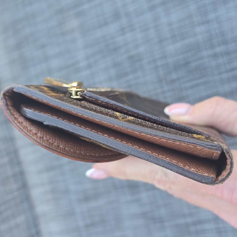* EUC * Louis Vuitton Eugenie Monogram Wallet - Picture 12 of 14
